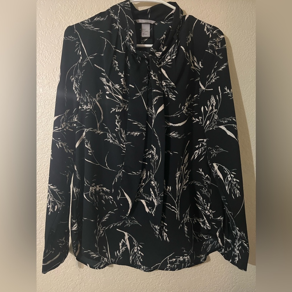 H&M size 2 black and cream long sleeve